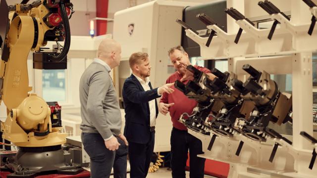 CNC-koneet ja alan parhaat huoltotiimit.